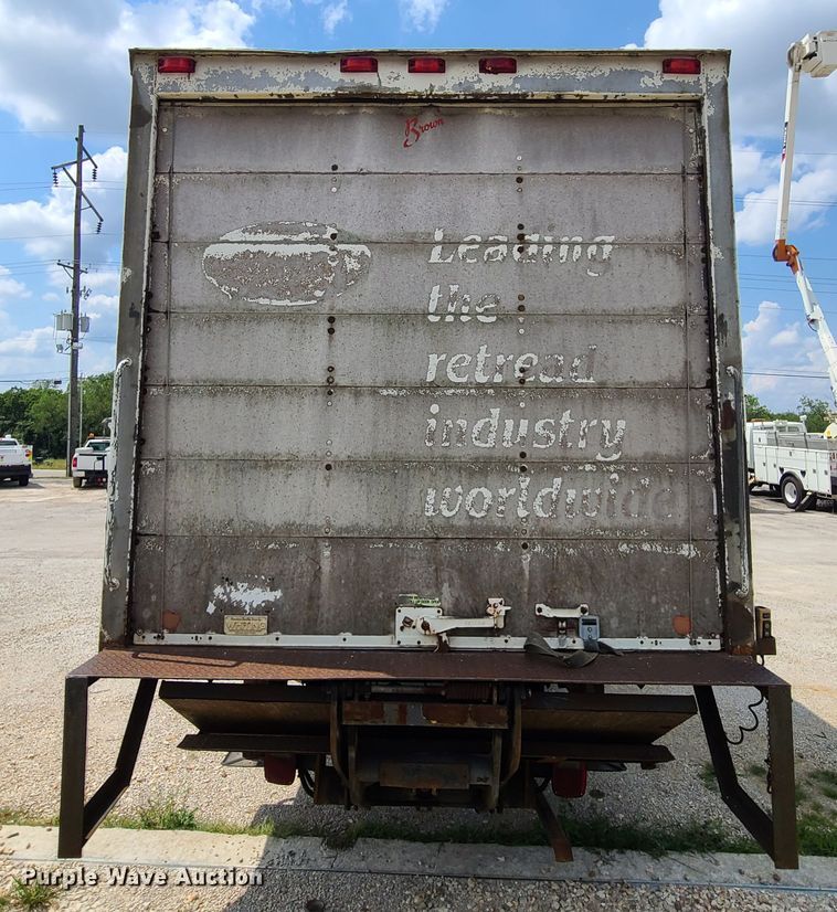 image for item IU9314 1994 International 4700  box truck