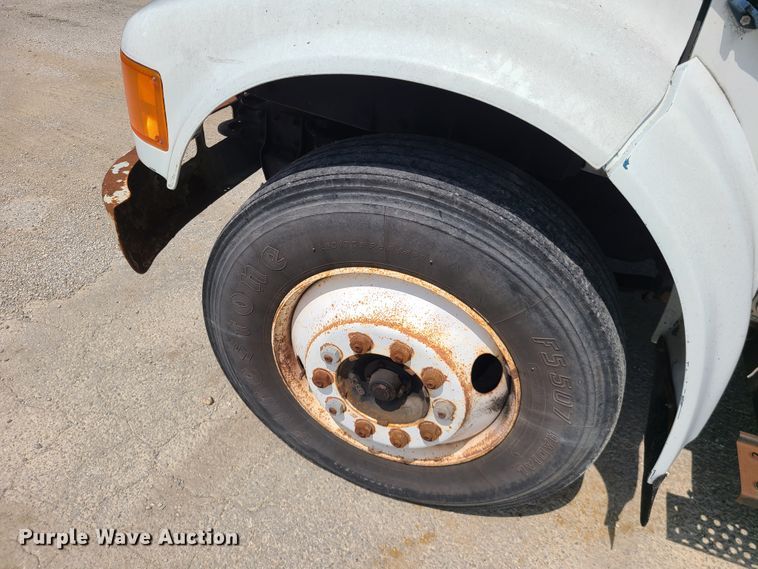 image for item IU9314 1994 International 4700  box truck