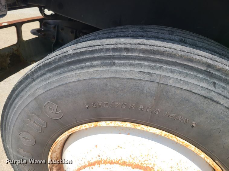 image for item IU9314 1994 International 4700  box truck