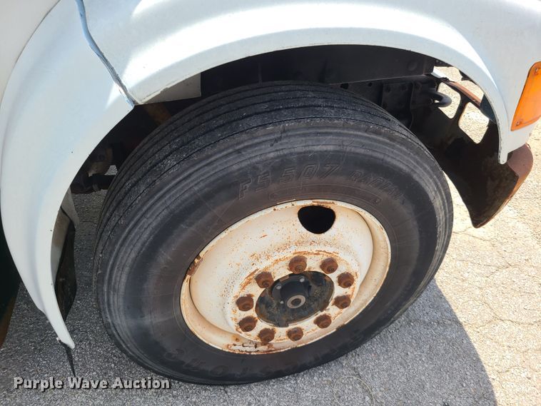 image for item IU9314 1994 International 4700  box truck