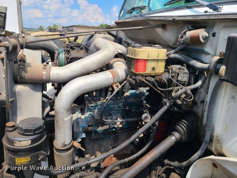 image for item IU9314 1994 International 4700  box truck