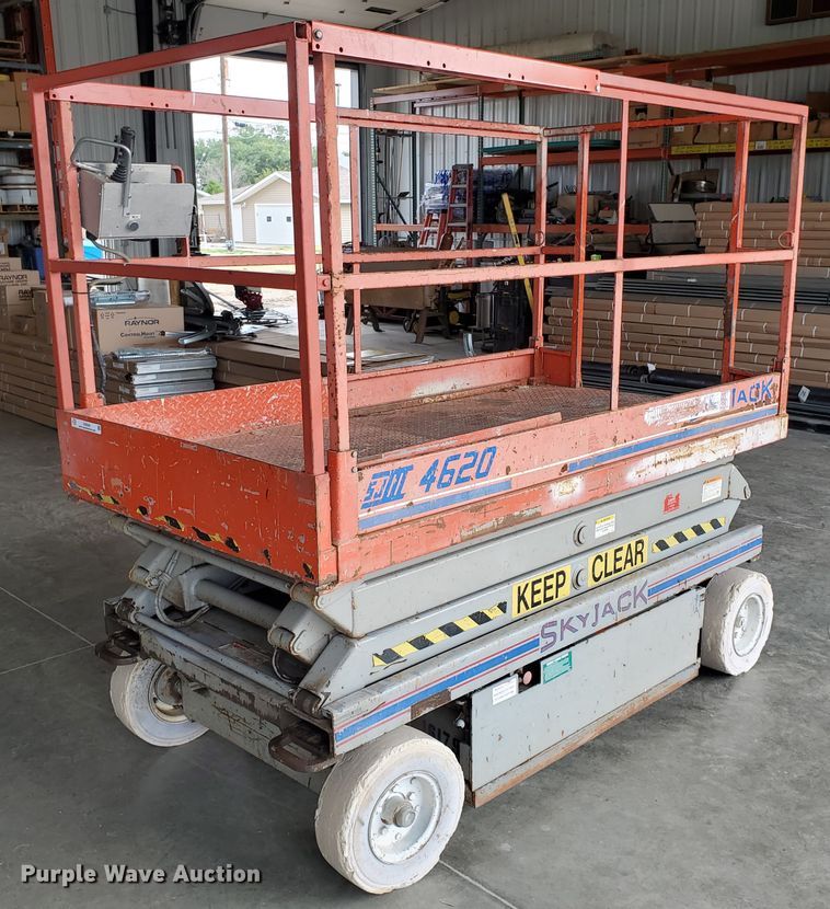 2000 Skyjack SJIII4620 scissor lift in Hoxie, KS Item IX9949 sold