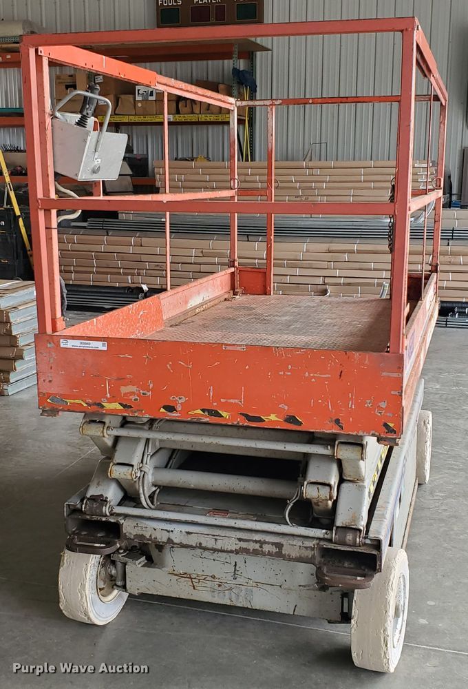 image for item IX9949 2000 Skyjack SJIII-4620  scissor lift