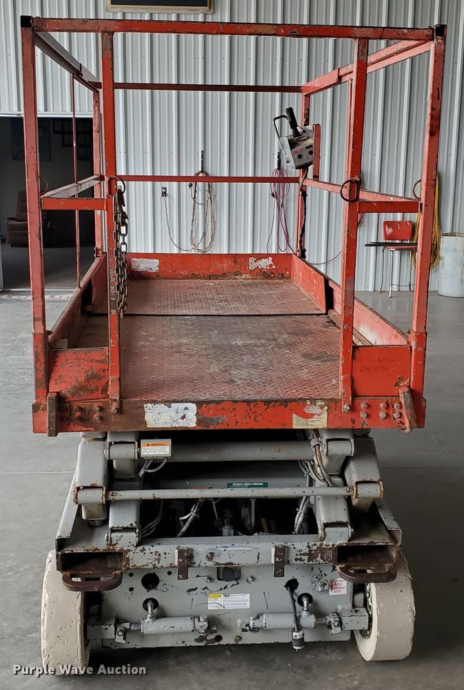 image for item IX9949 2000 Skyjack SJIII-4620  scissor lift