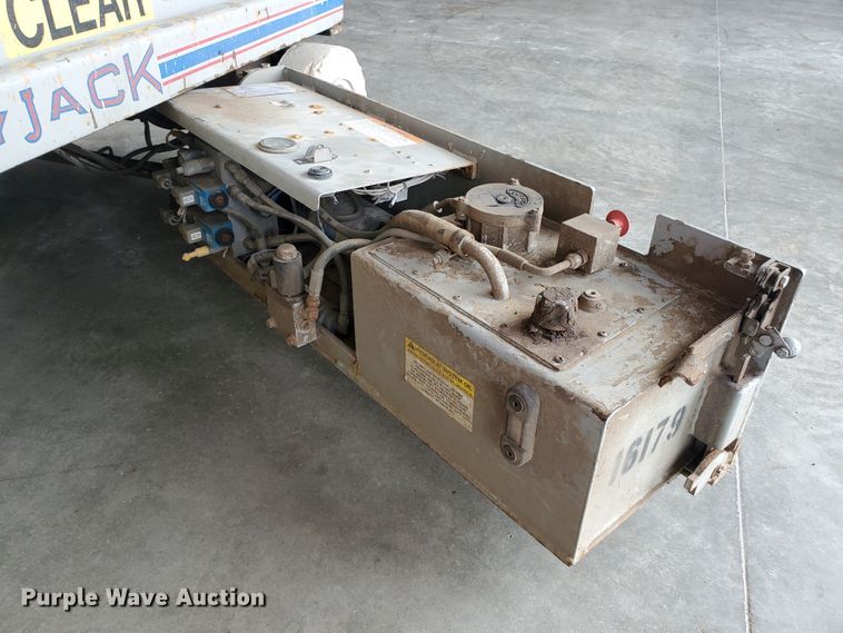 image for item IX9949 2000 Skyjack SJIII-4620  scissor lift