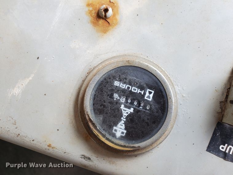 image for item IX9949 2000 Skyjack SJIII-4620  scissor lift