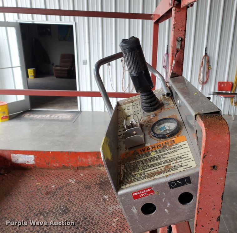 image for item IX9949 2000 Skyjack SJIII-4620  scissor lift
