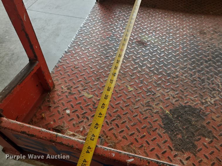 image for item IX9949 2000 Skyjack SJIII-4620  scissor lift