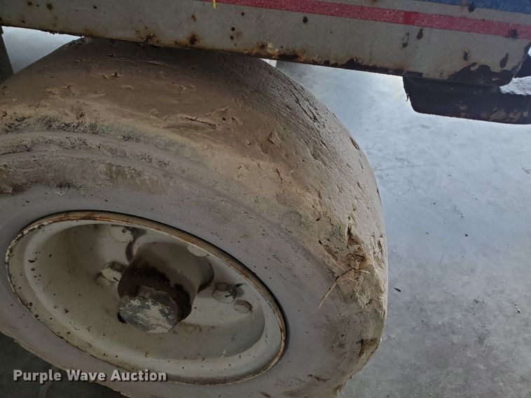 image for item IX9949 2000 Skyjack SJIII-4620  scissor lift