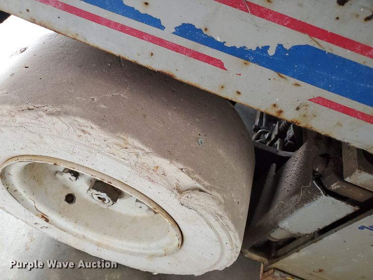 image for item IX9949 2000 Skyjack SJIII-4620  scissor lift