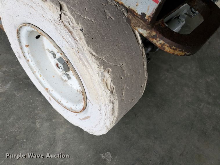 image for item IX9949 2000 Skyjack SJIII-4620  scissor lift