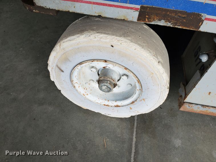 image for item IX9949 2000 Skyjack SJIII-4620  scissor lift