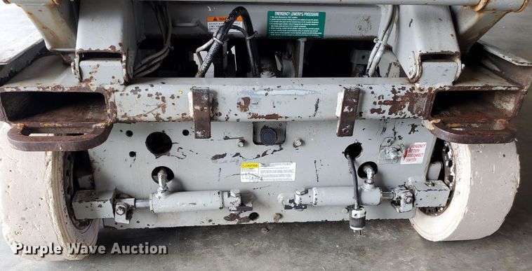 image for item IX9949 2000 Skyjack SJIII-4620  scissor lift