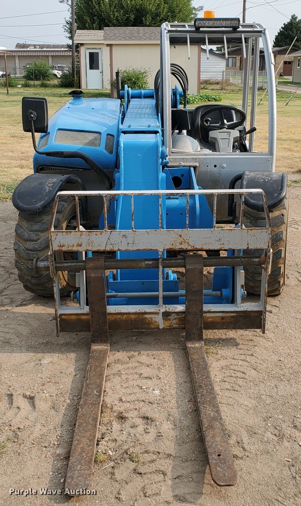 image for item IX9952 2010 Genie GTH-5519  telehandler