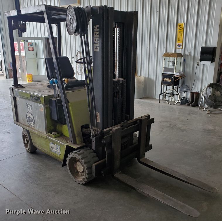 image for item IX9954 1988 Clarke ECS30  forklift