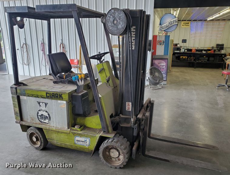 image for item IX9954 1988 Clarke ECS30  forklift