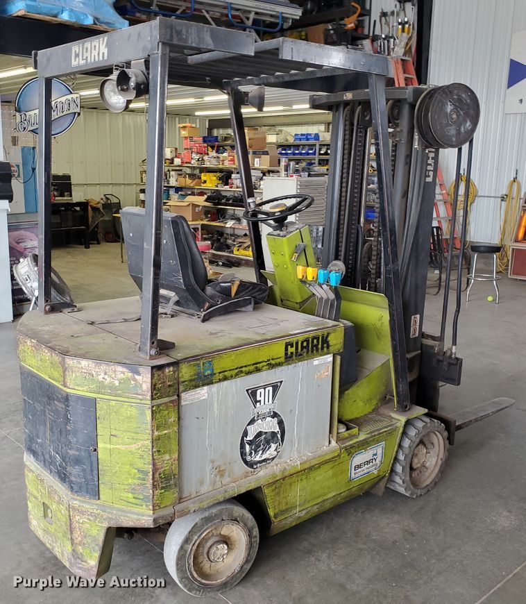 image for item IX9954 1988 Clarke ECS30  forklift