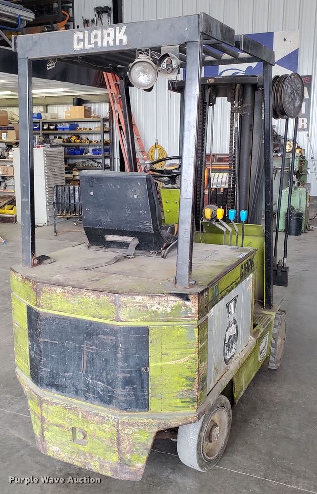 image for item IX9954 1988 Clarke ECS30  forklift
