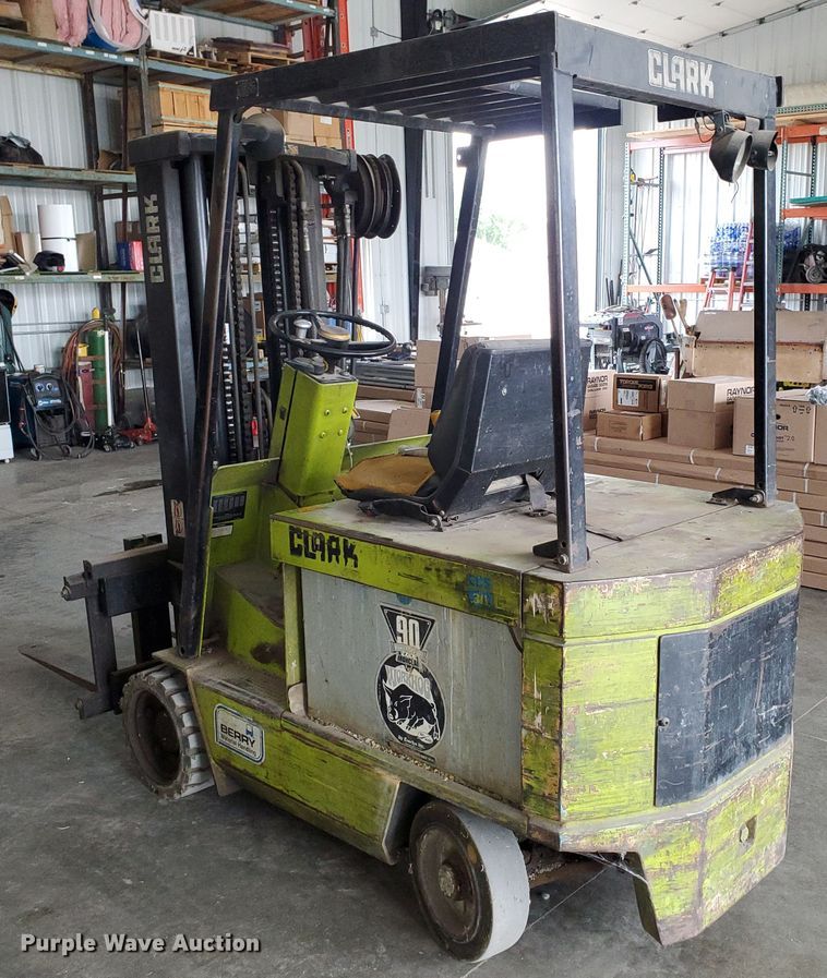 image for item IX9954 1988 Clarke ECS30  forklift