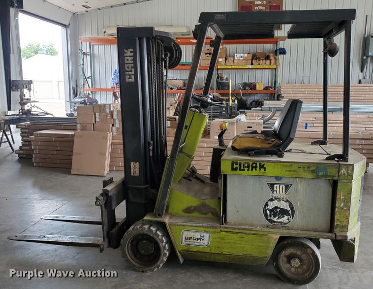 image for item IX9954 1988 Clarke ECS30  forklift