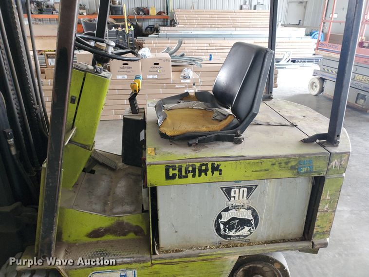 image for item IX9954 1988 Clarke ECS30  forklift