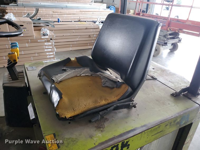 image for item IX9954 1988 Clarke ECS30  forklift