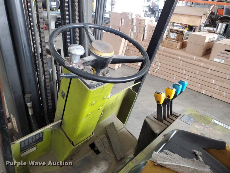 image for item IX9954 1988 Clarke ECS30  forklift