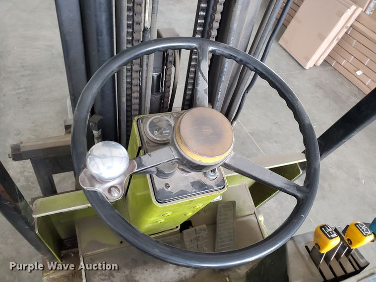image for item IX9954 1988 Clarke ECS30  forklift