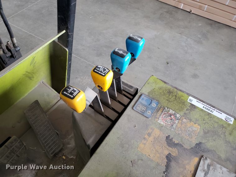 image for item IX9954 1988 Clarke ECS30  forklift