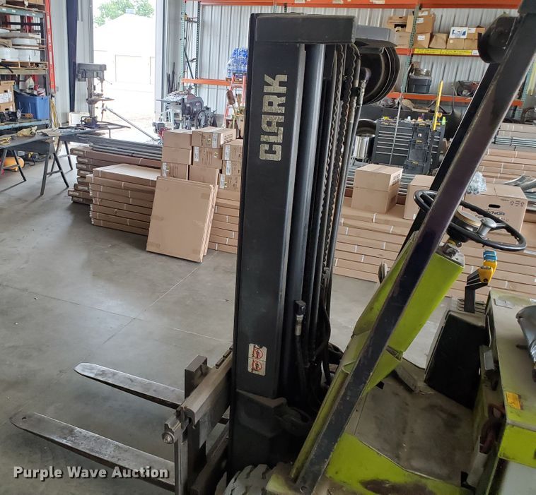 image for item IX9954 1988 Clarke ECS30  forklift