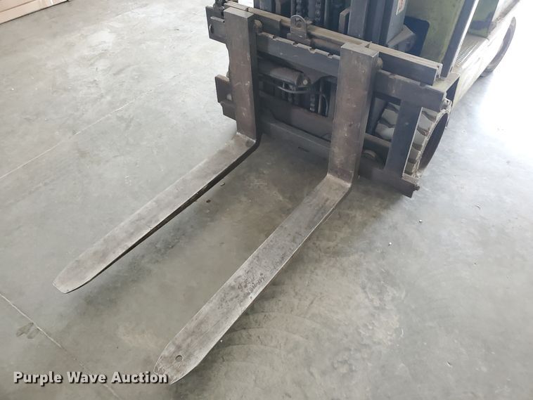 image for item IX9954 1988 Clarke ECS30  forklift
