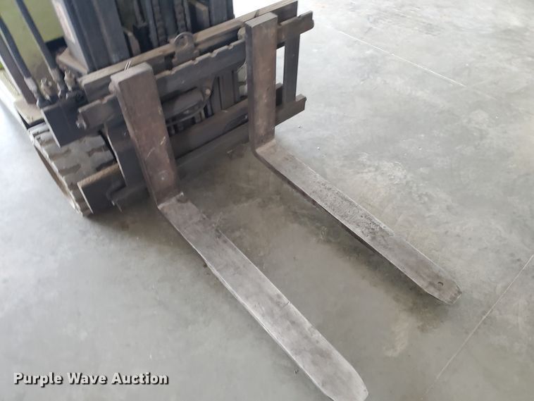 image for item IX9954 1988 Clarke ECS30  forklift