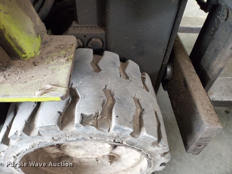 image for item IX9954 1988 Clarke ECS30  forklift