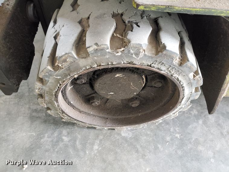 image for item IX9954 1988 Clarke ECS30  forklift