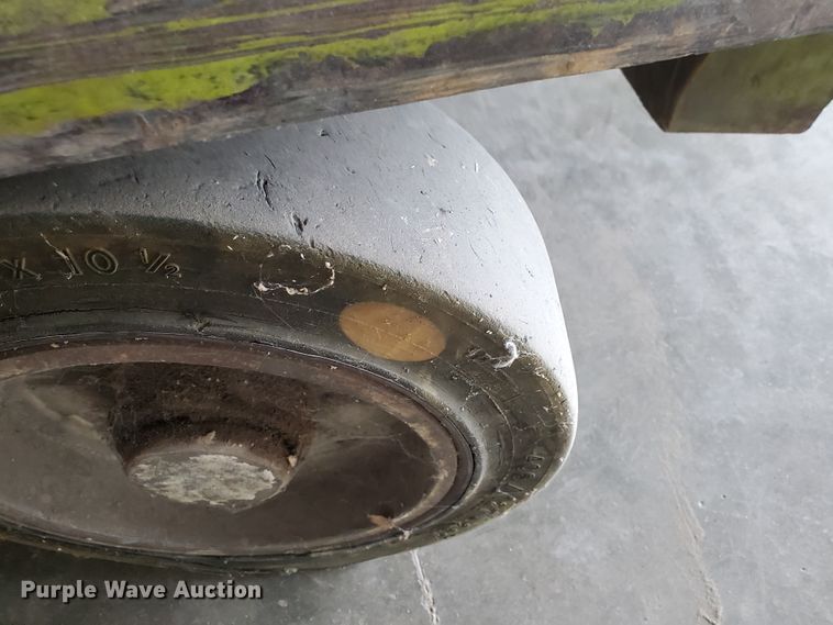 image for item IX9954 1988 Clarke ECS30  forklift