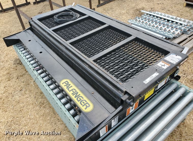 image for item IX9958 Palfinger E48-72  lift gate