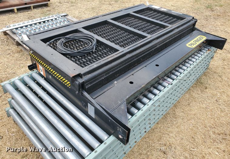 image for item IX9958 Palfinger E48-72  lift gate