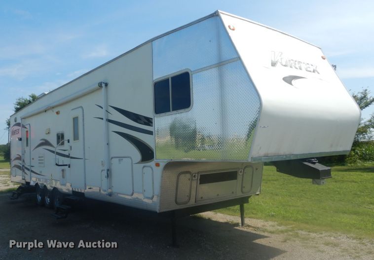 image for item JI9459 2006 Thor Vortex  M-365WTB toy hauler camper