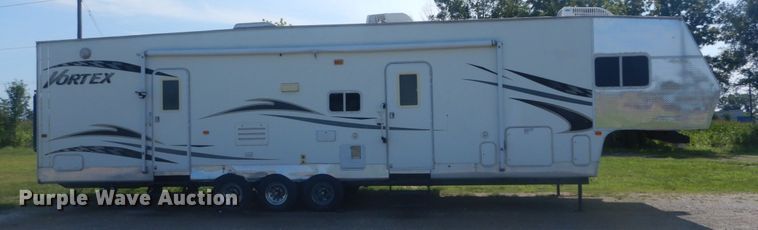 image for item JI9459 2006 Thor Vortex  M-365WTB toy hauler camper