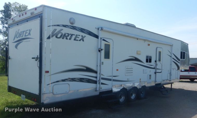 image for item JI9459 2006 Thor Vortex  M-365WTB toy hauler camper