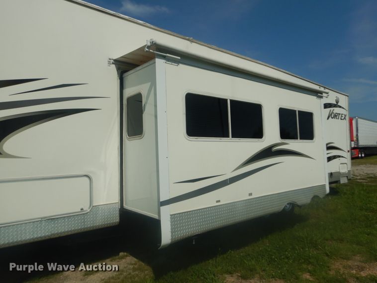 image for item JI9459 2006 Thor Vortex  M-365WTB toy hauler camper