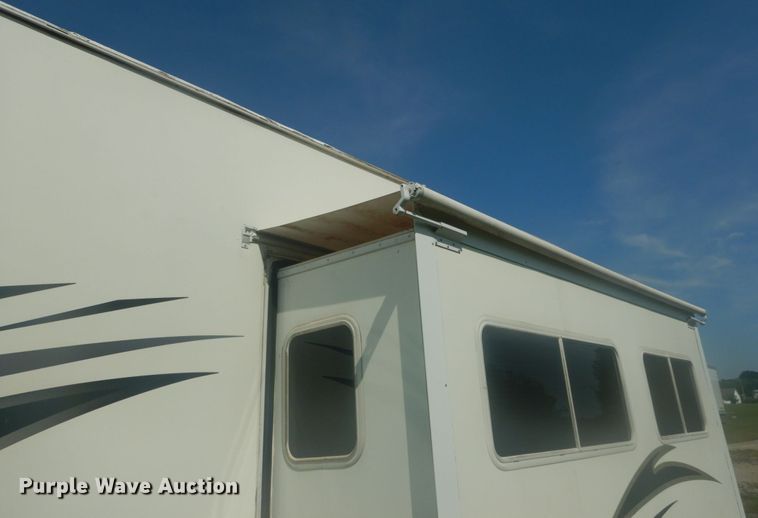 image for item JI9459 2006 Thor Vortex  M-365WTB toy hauler camper