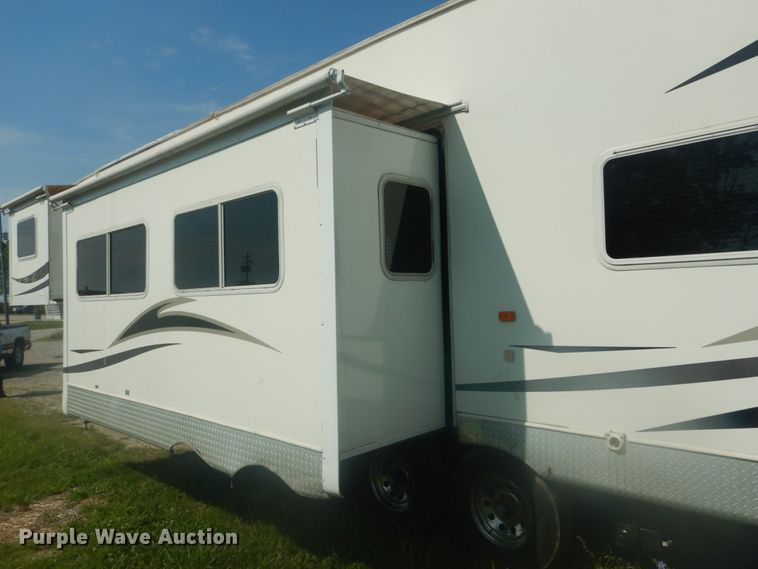 image for item JI9459 2006 Thor Vortex  M-365WTB toy hauler camper