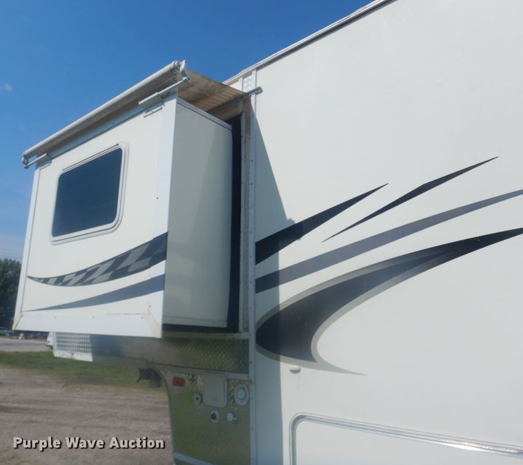 image for item JI9459 2006 Thor Vortex  M-365WTB toy hauler camper