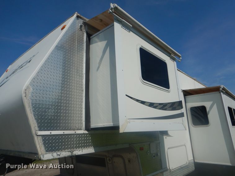 image for item JI9459 2006 Thor Vortex  M-365WTB toy hauler camper