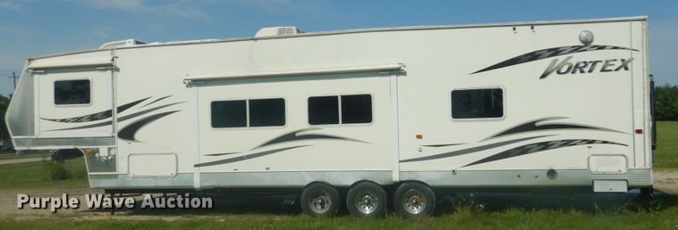 image for item JI9459 2006 Thor Vortex  M-365WTB toy hauler camper