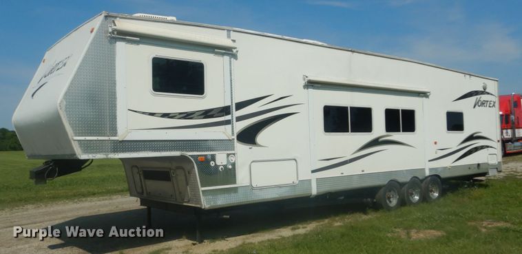 image for item JI9459 2006 Thor Vortex  M-365WTB toy hauler camper