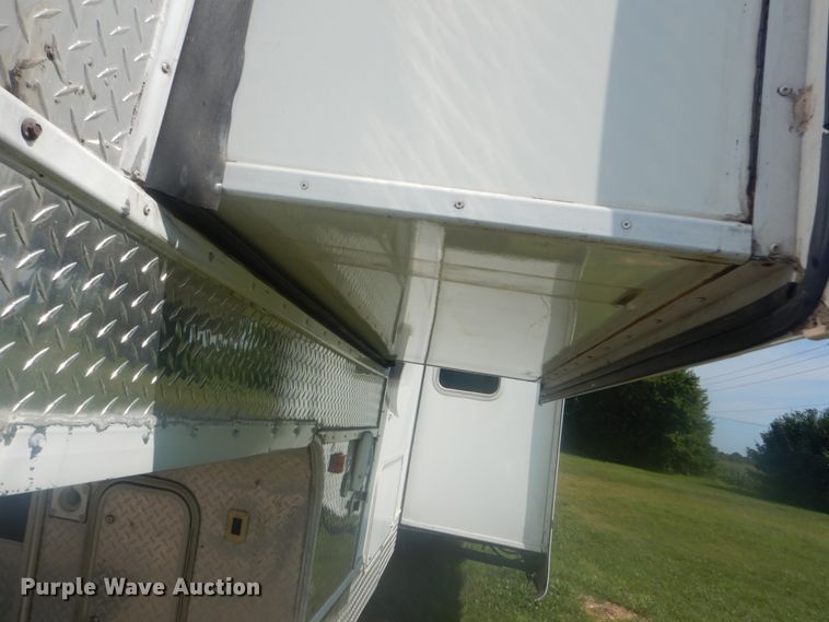 image for item JI9459 2006 Thor Vortex  M-365WTB toy hauler camper