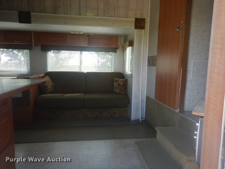 image for item JI9459 2006 Thor Vortex  M-365WTB toy hauler camper