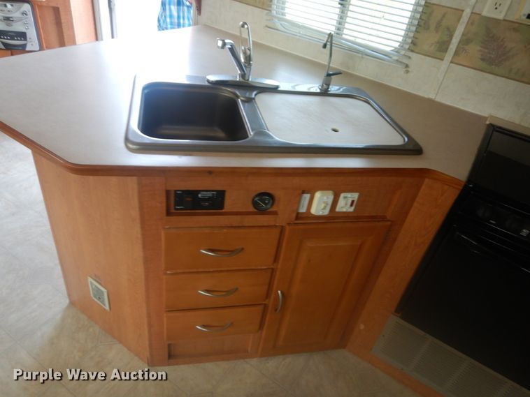 image for item JI9459 2006 Thor Vortex  M-365WTB toy hauler camper